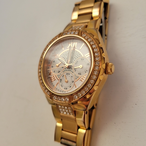 GUESS Rose Gold Watch - Picture 9 of 16